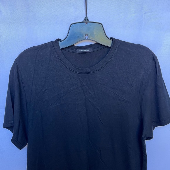 TALENTLESS Short Sleeve Top - Picture 2 of 4